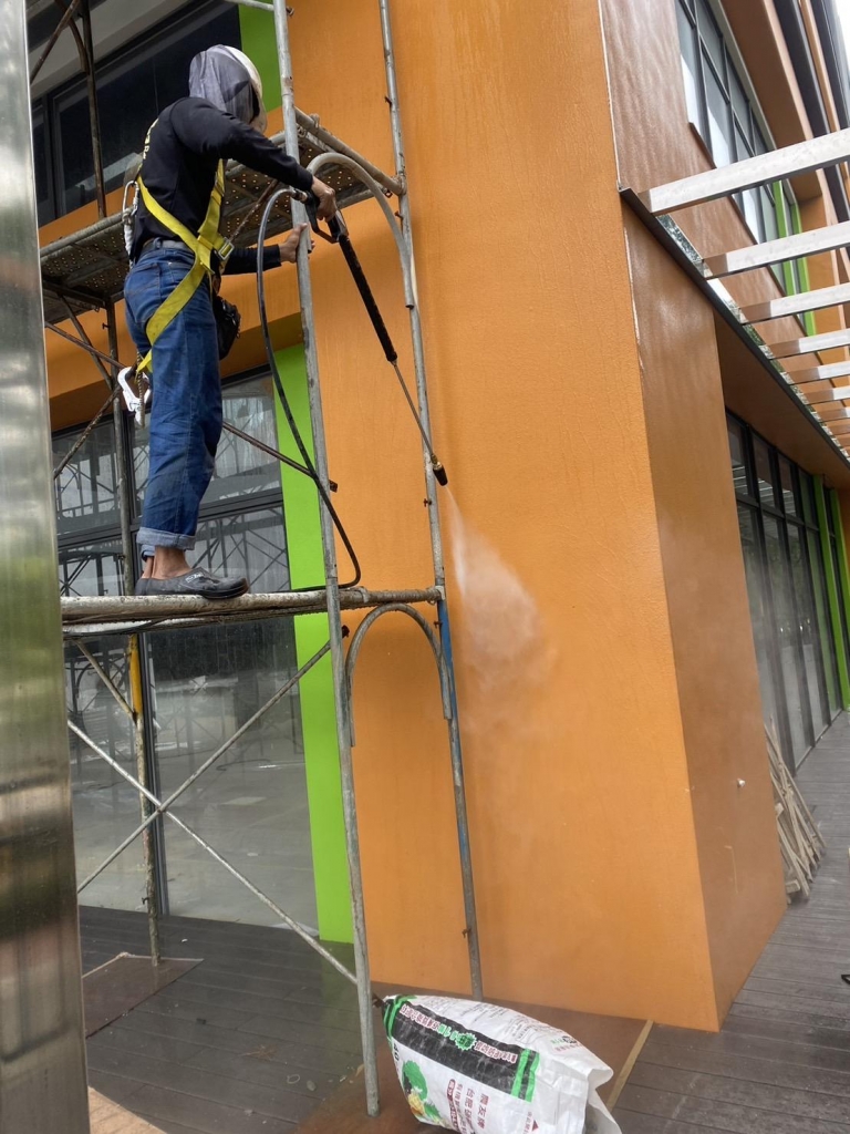 新竹建築外牆高壓水刀清洗