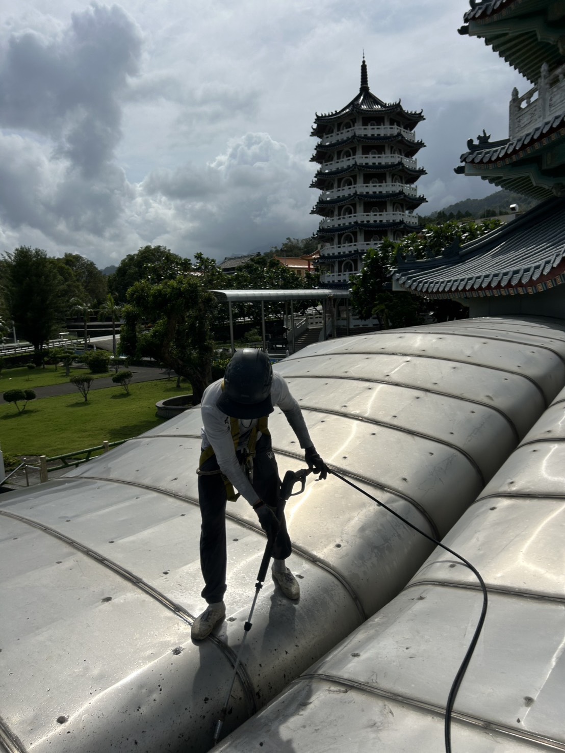 台北天溝清理-工廠天溝清潔與住家排水槽清理都能找淨界工藝，有相關專業證照及專業施工設備，能一次將水槽及排水管全面清潔。