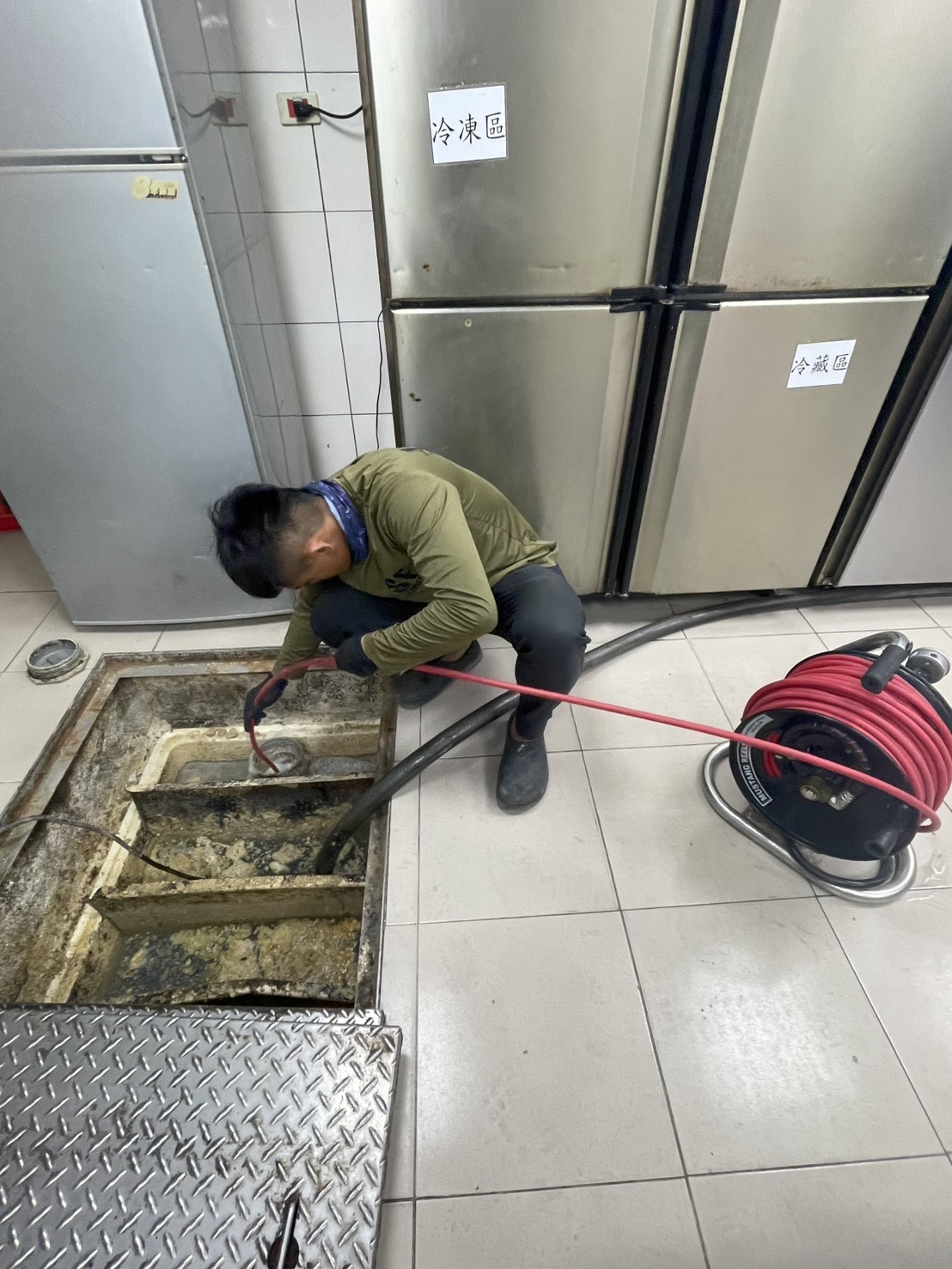 基隆中山區通水管－餐廳截油槽管路堵塞，定期保養維持排水順暢