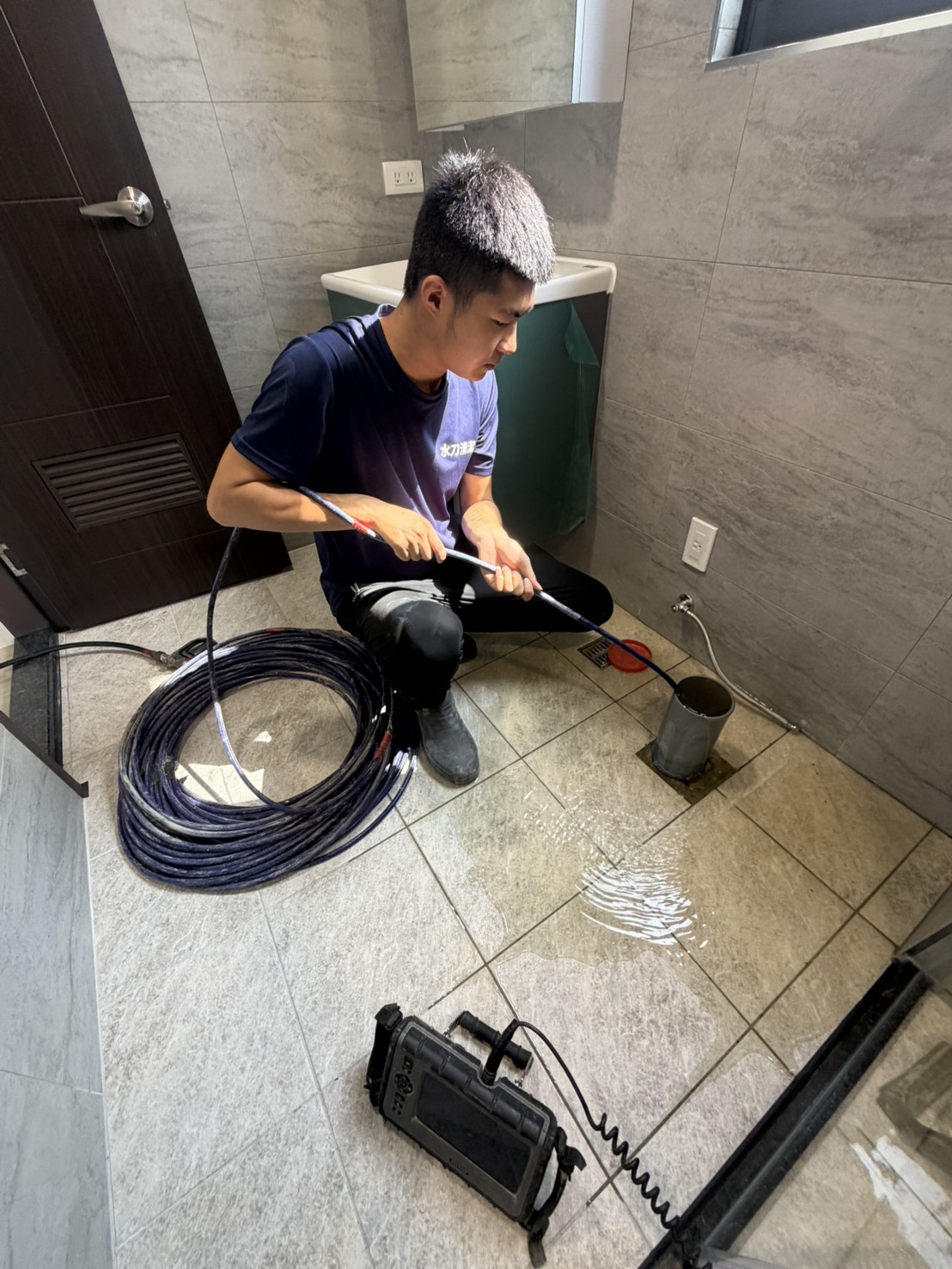 台北南港通水管－公寓糞管結晶堵塞，改善馬桶倒灌