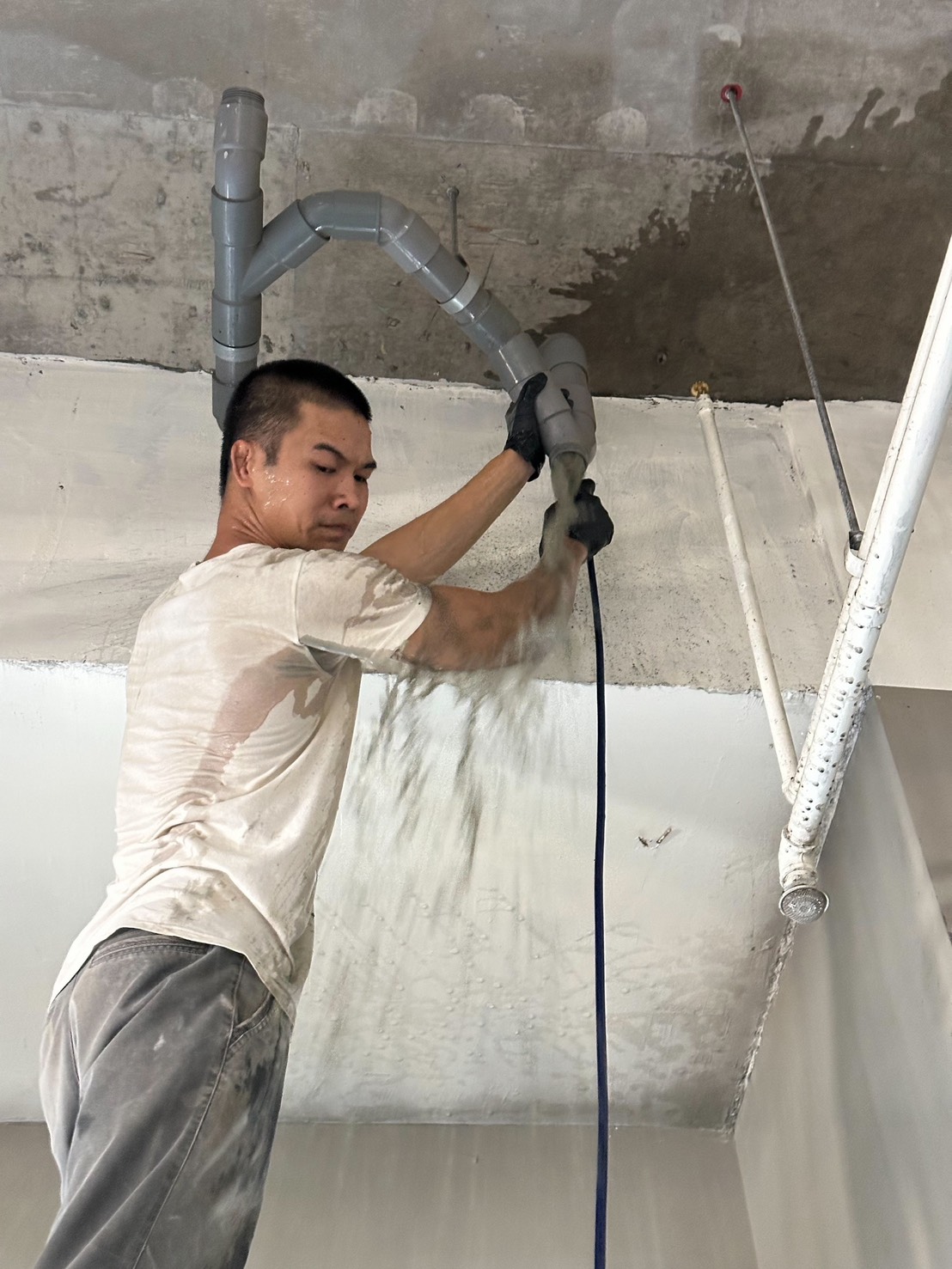 桃園水刀通管-新建案排水管堵塞搭配內視鏡管內檢測。水泥砂漿流入管內不用擔心，排水管水泥堵塞能利用水刀通管將幾千磅水泥擊碎不管，桃園水刀通管找我們。