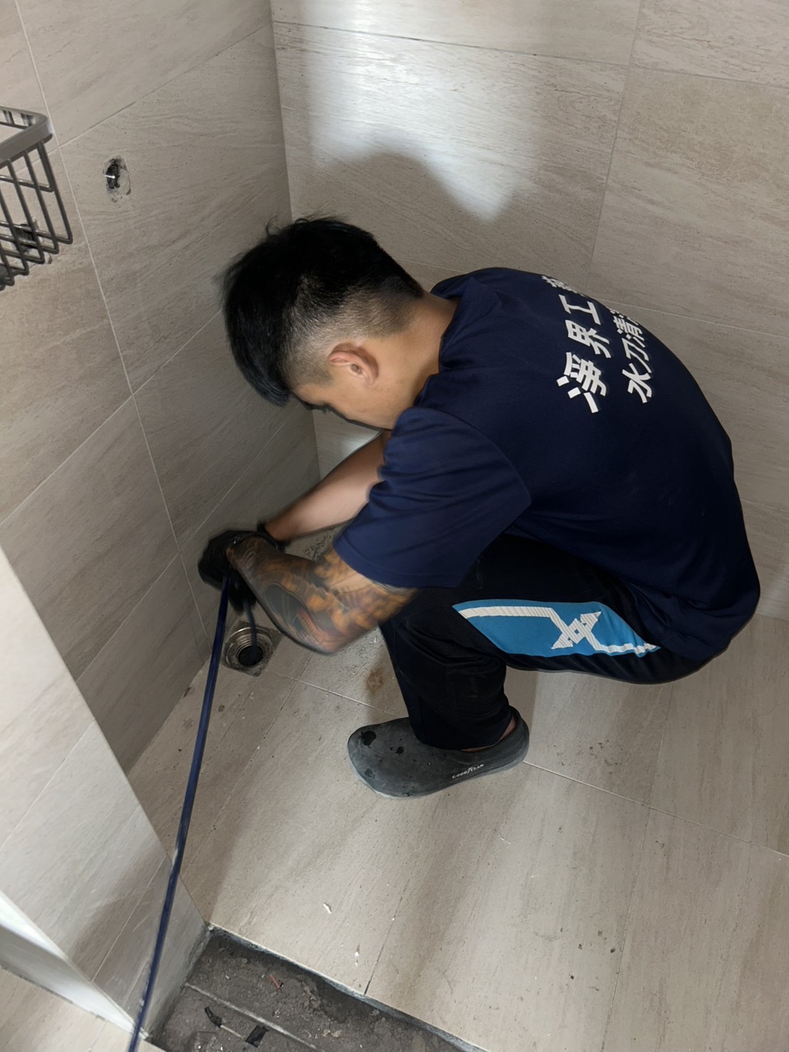 桃園通水管-新建案水泥堵塞，導致排水不順。「中壢通水管」