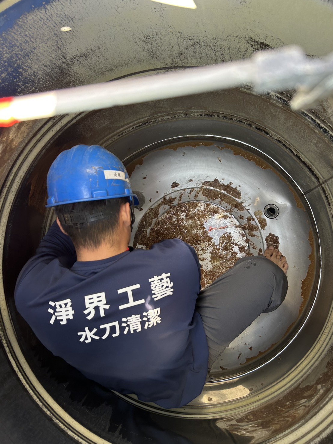 台北水塔清洗-內湖區洗水塔，民宅、大樓、商辦及工業區水塔清洗都有承攬。