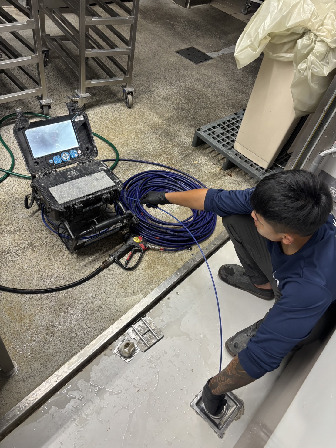 桃園內視鏡檢查-廚房排水管檢查，使用工業級內視鏡做管路檢查，能精準確定堵塞位置，事半功倍。