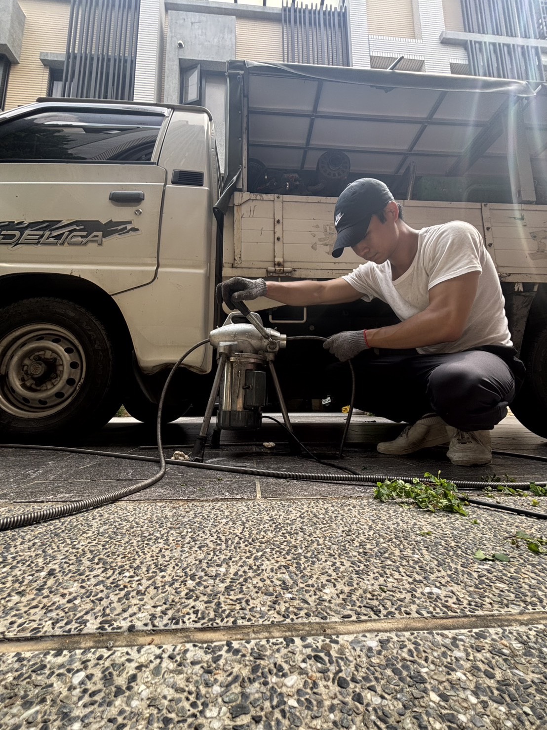 新北通水管-住家廚房管路堵塞，通管機是經濟又實惠選擇。